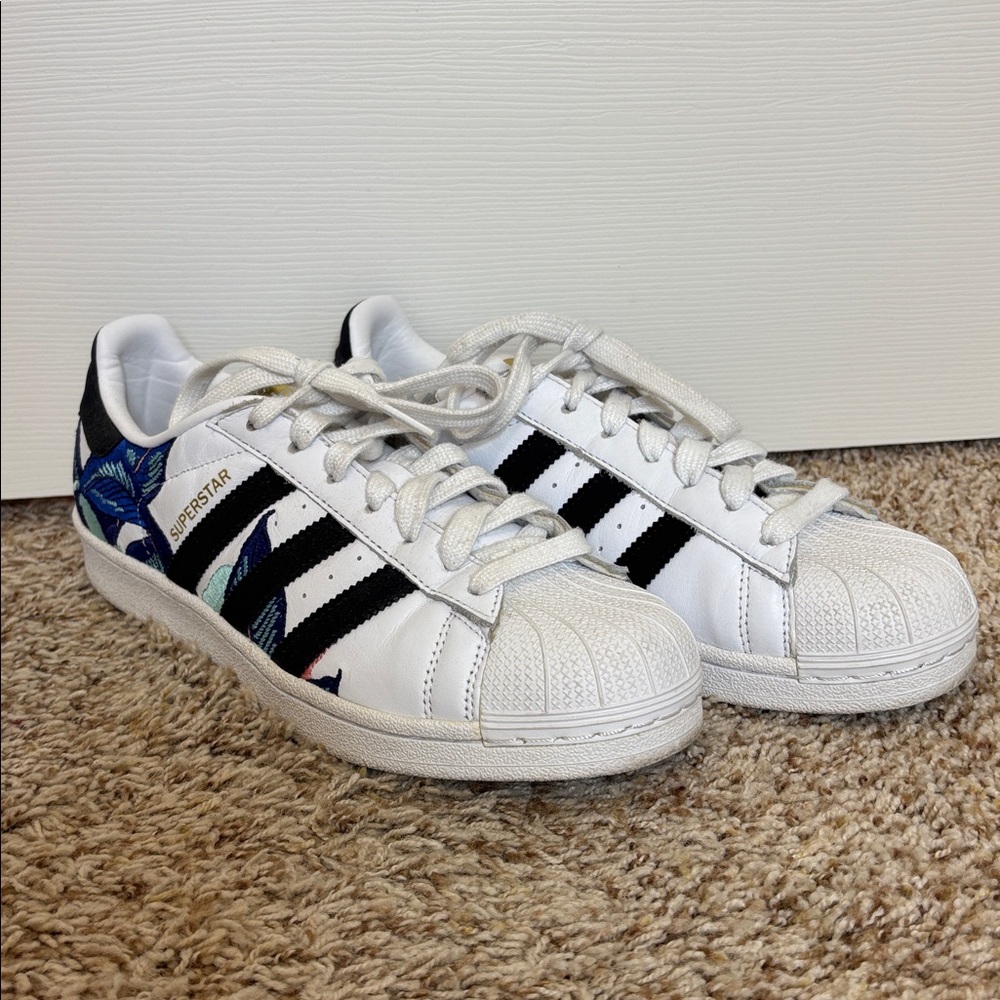 Adidas Originals Superstar Blue Floral Graphic Sneakers B28014 Women Size 8.5